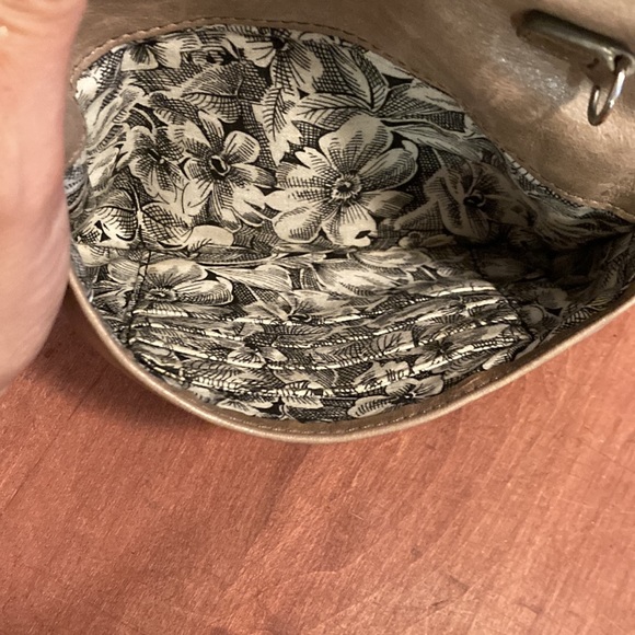 Grey HOBO Clutch - Picture 4 of 6